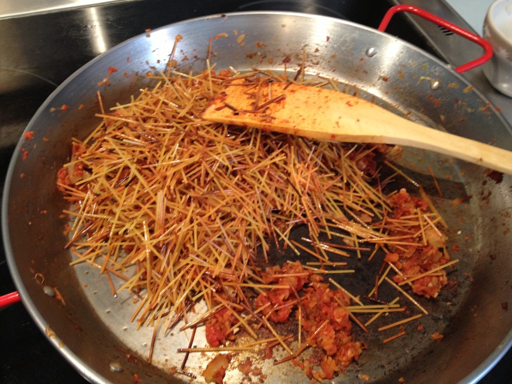 Fideua/Spanish-Style Toasted Pasta with Aioli: The Authentic Version ...